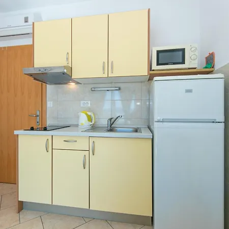 Apartment By The Sea Igrane, Makarska - 20014 *