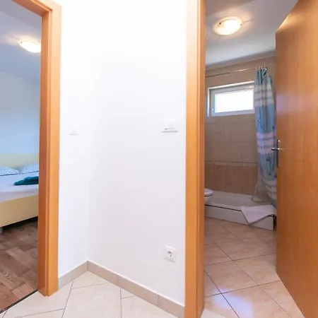Apartment By The Sea Igrane, Makarska - 20014 *