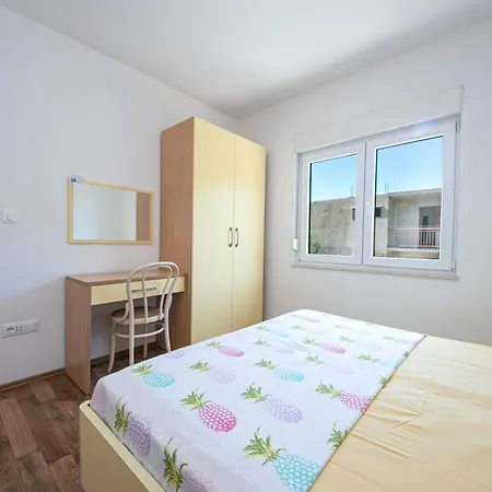 Apartment By The Sea Igrane, Makarska - 20014 *